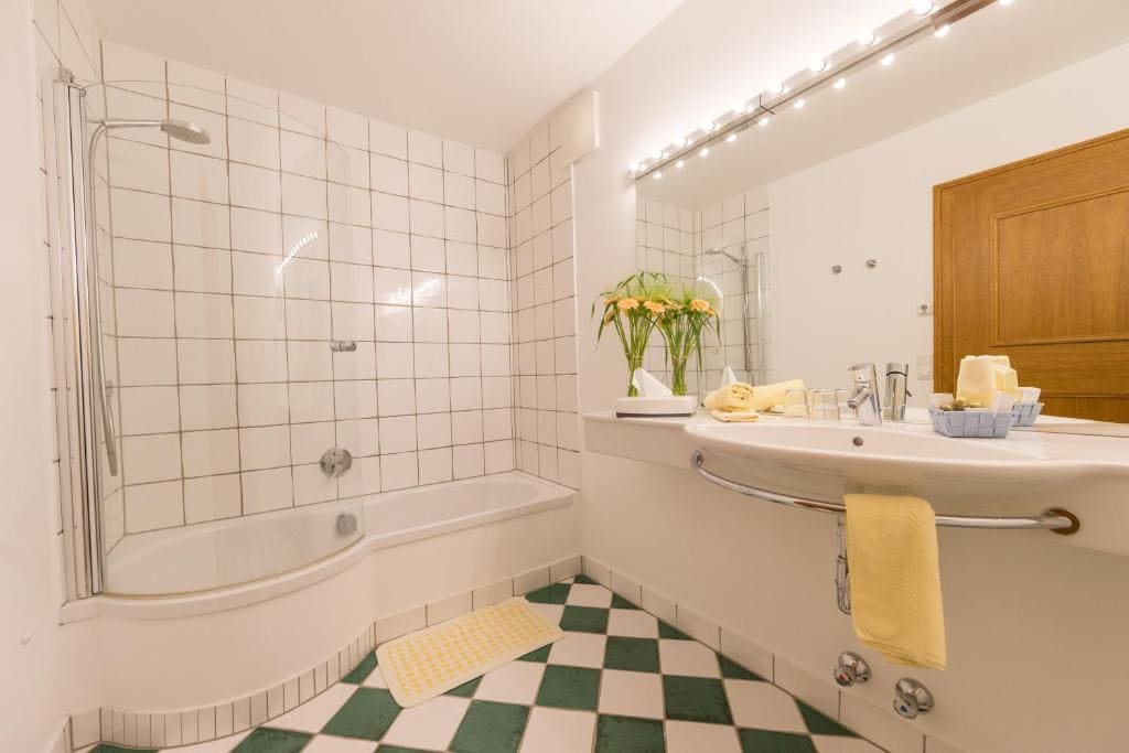 One-Bedroom Suite room - Image 3