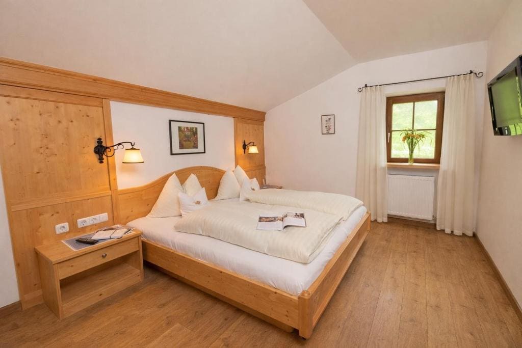 One-Bedroom Suite room - Image 2
