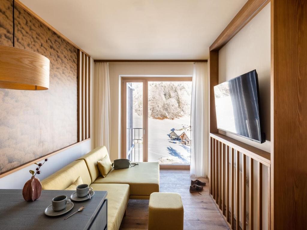 Panoramic Suite with Balcony room - Image 3