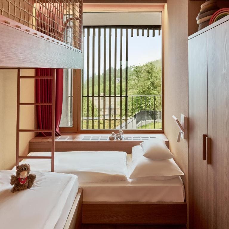 Family Suite with Balcony room - Image 3