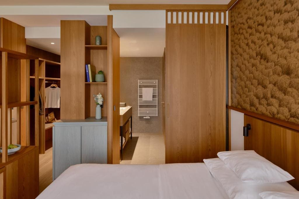 Mountain Suite with Balcony room - Image 3