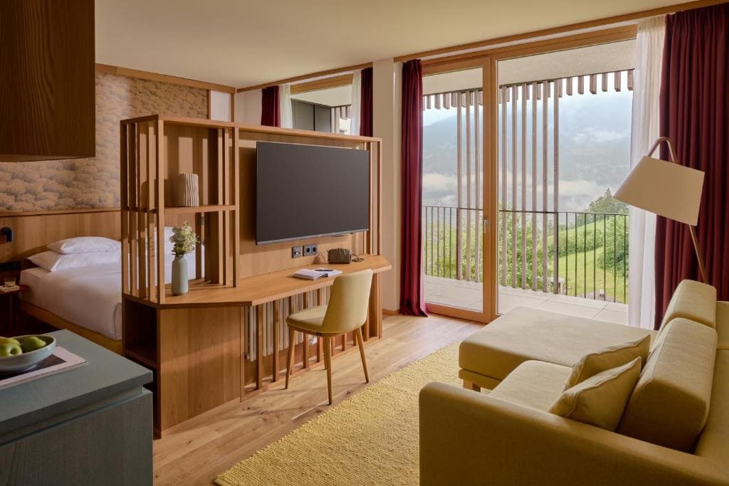 Mountain Suite with Balcony room - Image 1