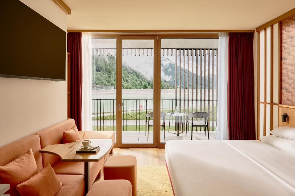 Family Suite with Balcony room - Image 2