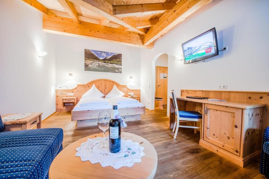 Deluxe Triple Room room - Image 1