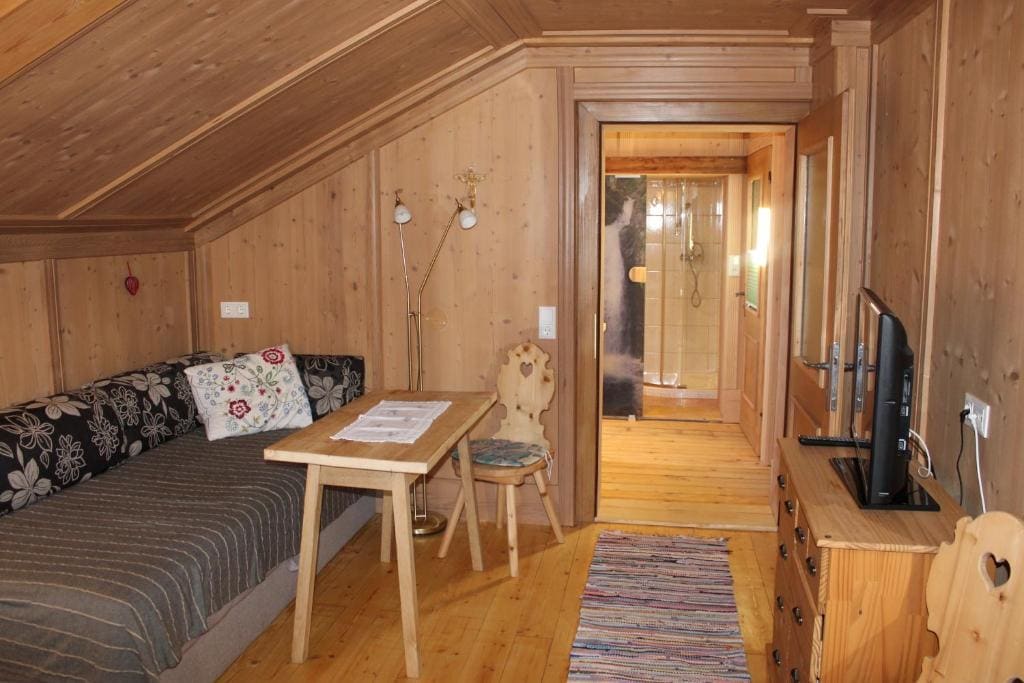 Double Room with Balcony room - Image 2