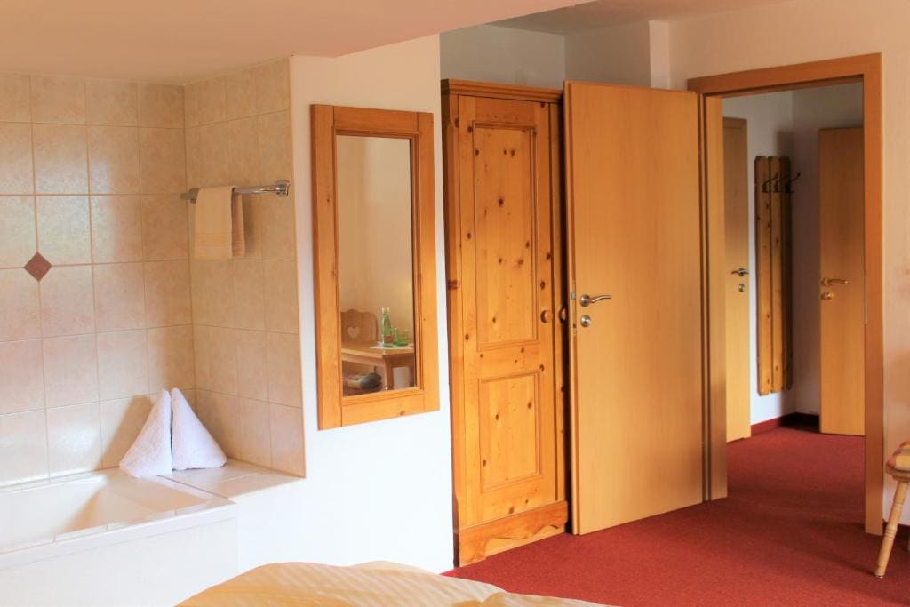 Family Room with Balcony room - Image 3