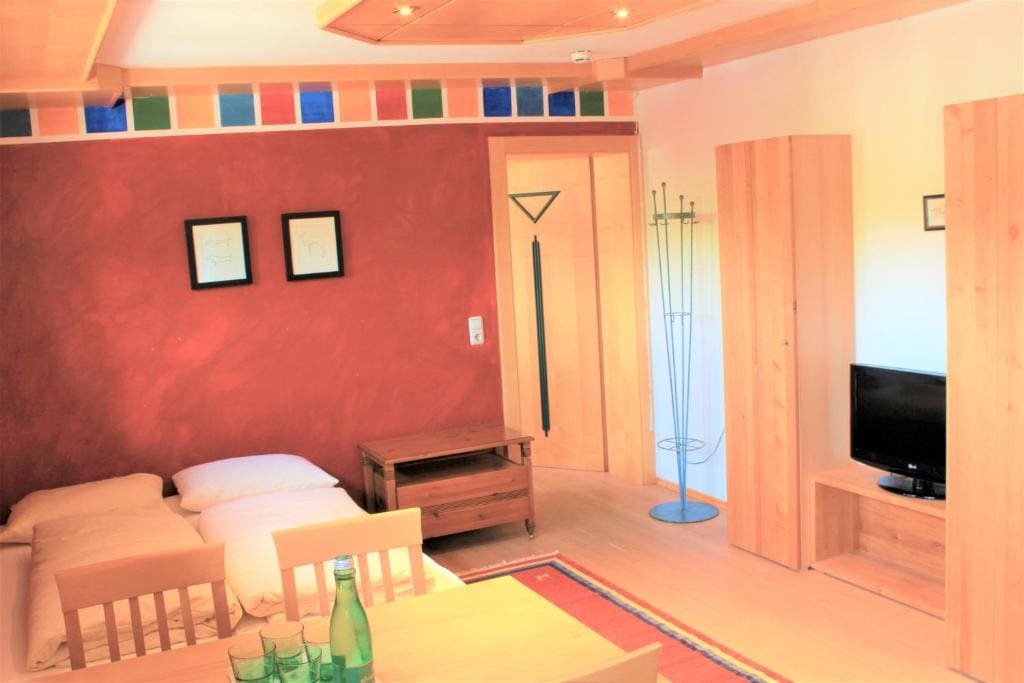 One-Bedroom Apartment room - Image 1