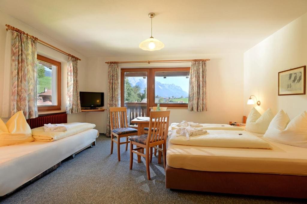 Standard Triple Room room - Image 1