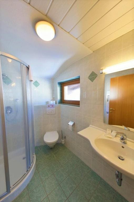 Standard Triple Room room - Image 3