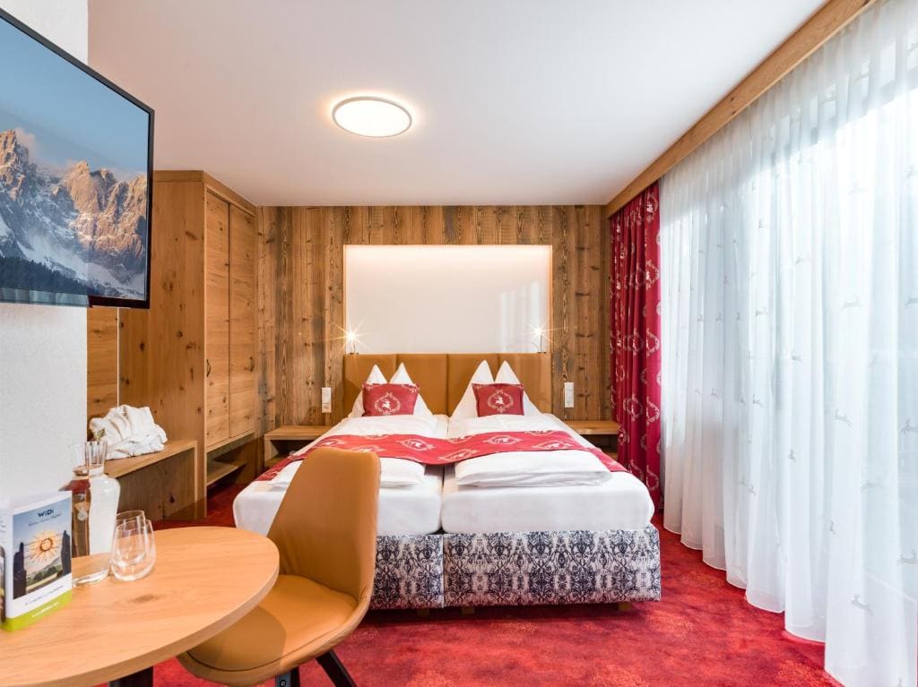 Superior Triple Room room - Image 2