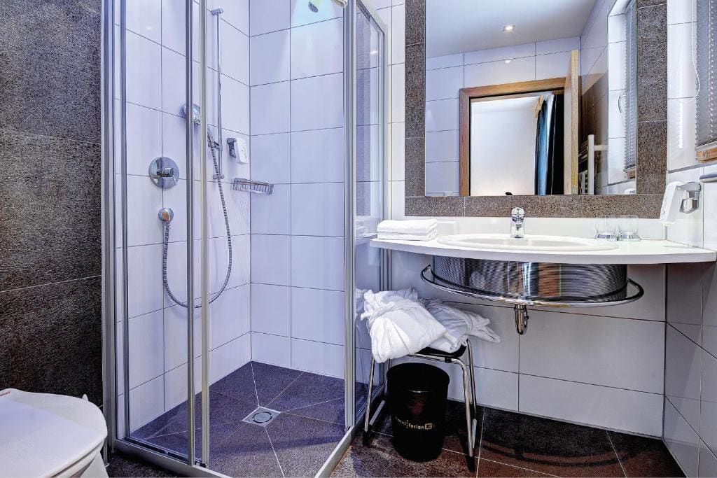 Standard Double or Twin Room room - Image 2