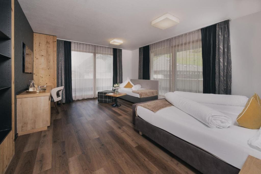 Triple Room with Balcony room - Image 1