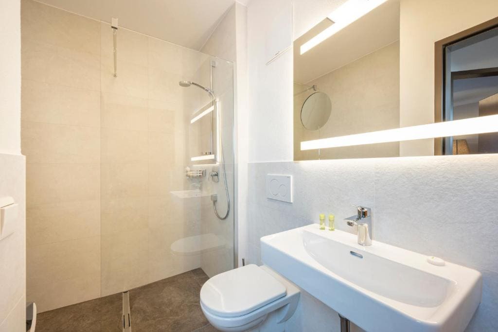 One-Bedroom Apartment - Annex room - Image 3