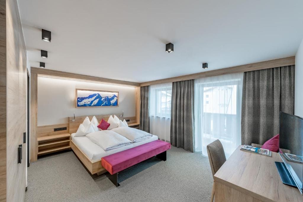 Standard Double Room with Balcony room - Image 2