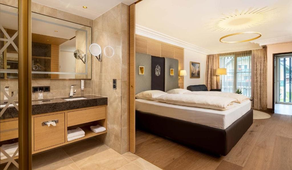 Deluxe Double Room room - Image 3