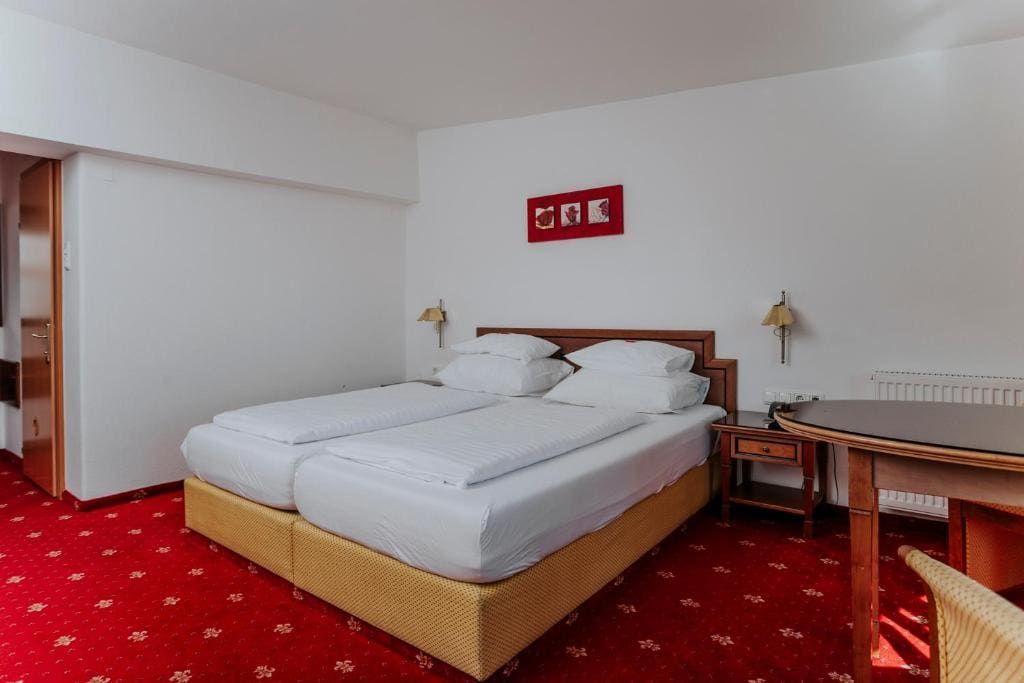 Family Room room - Image 1