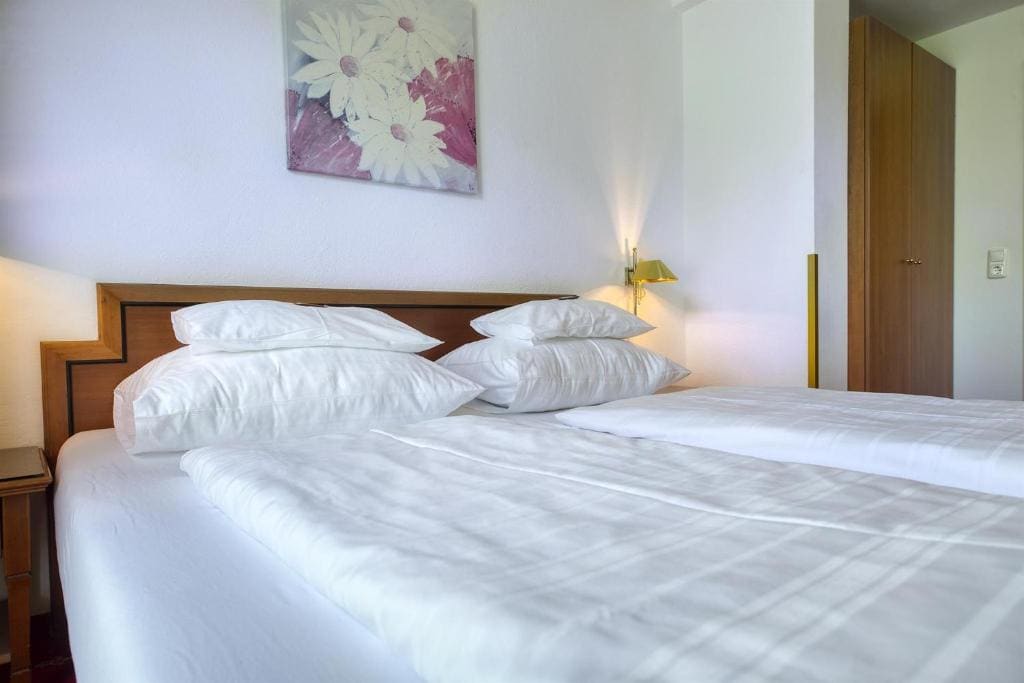 Double Room with Balcony room - Image 3