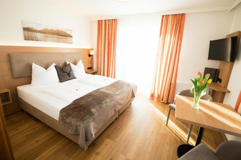 Double Room with Balcony room - Image 2