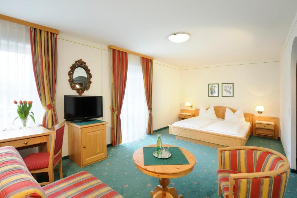 Junior Suite with Garden View room - Image 1