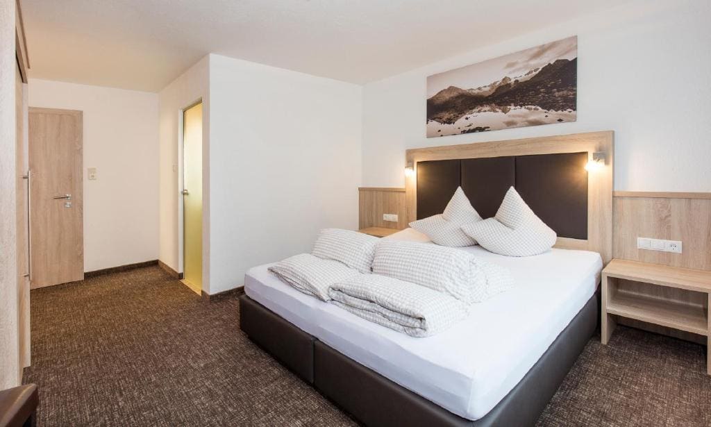 Double Room with Balcony room - Image 1