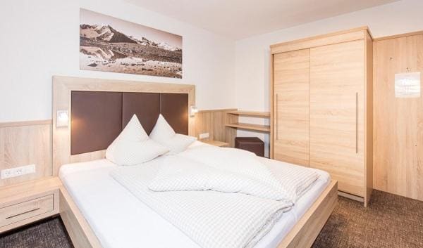 Small double room without balcony room - Image 1