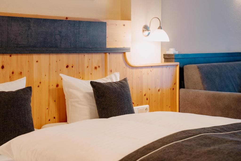 Comfort Double Room with Balcony room - Image 3
