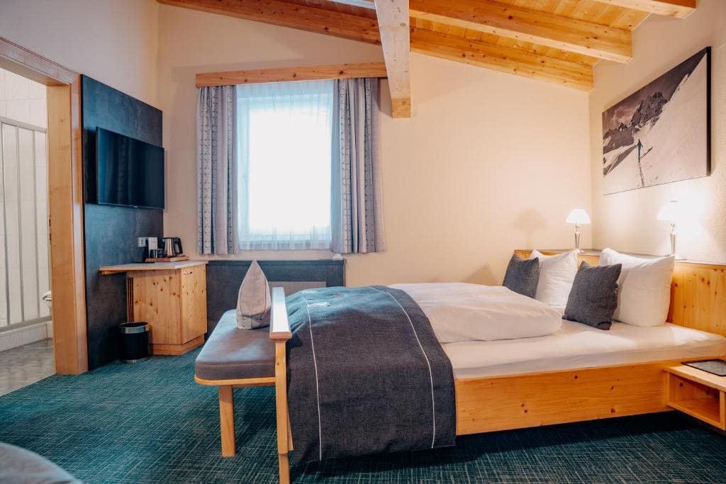 Standard Double Room with Balcony room - Image 3