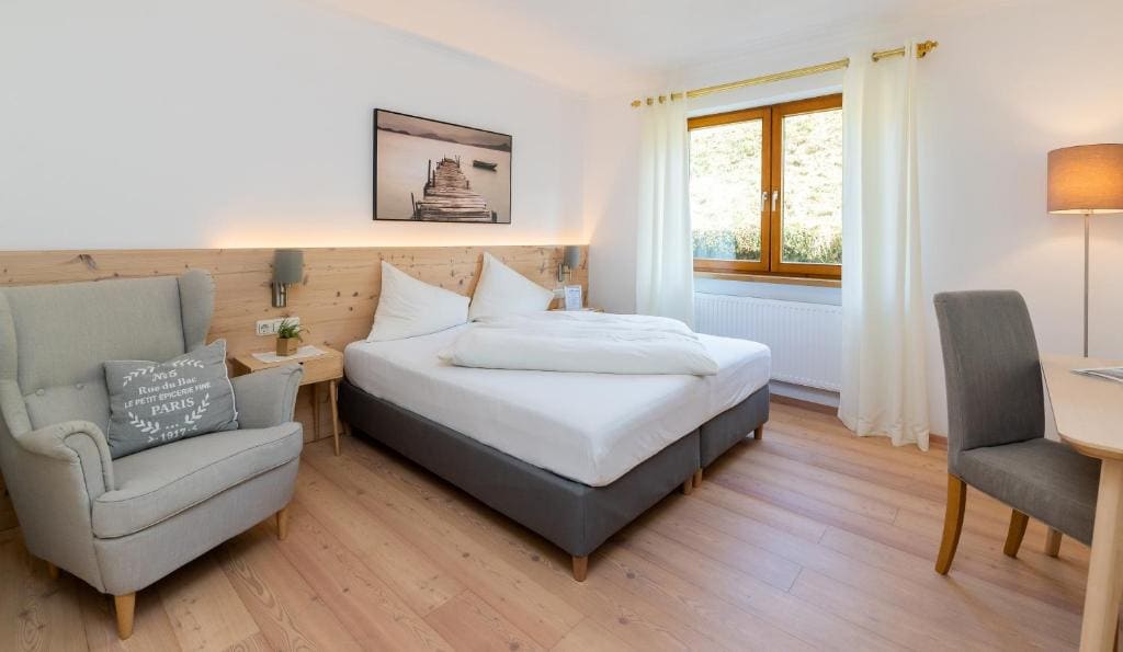 Double Room with Mountain View room - Image 3