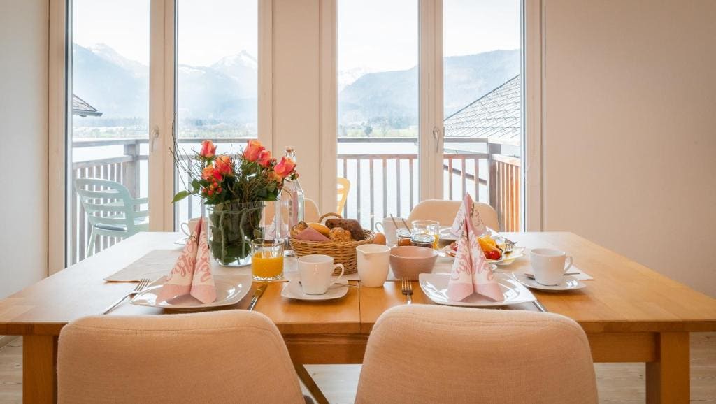 Two-Bedroom Apartment with Lake View room - Image 1