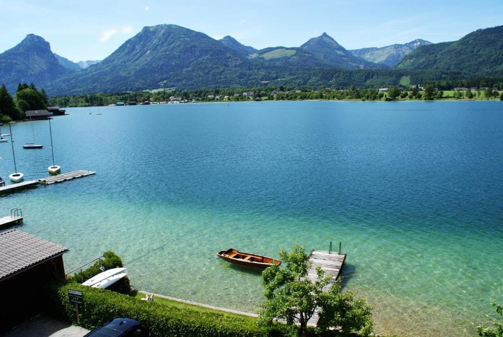 Two-Bedroom Apartment with Lake View room - Image 2