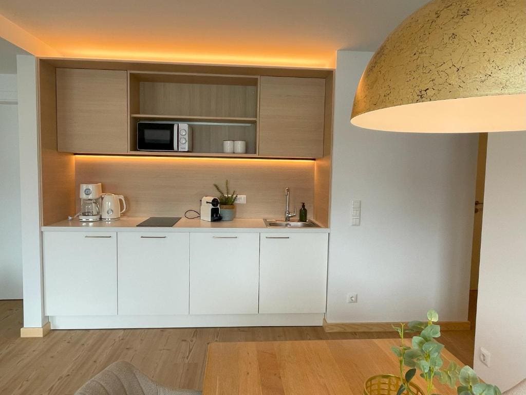Two-Bedroom Apartment with Lake View room - Image 3