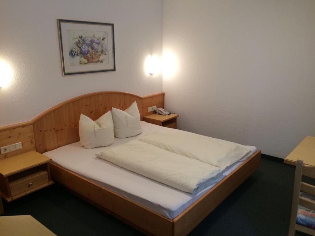 Double Room with Balcony room - Image 3