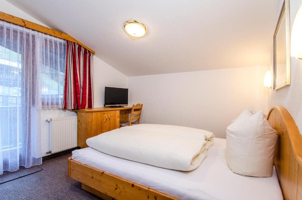 One-Bedroom Apartment room - Image 3