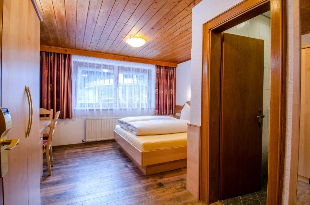 Standard Double Room room - Image 2