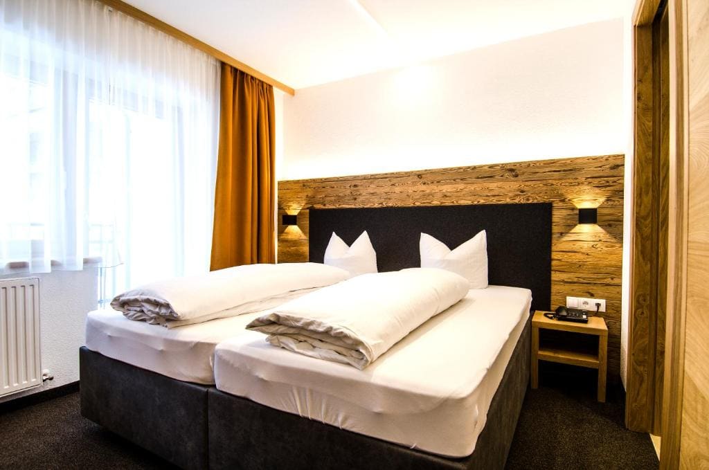 Basic Double Room with Balcony room - Image 3
