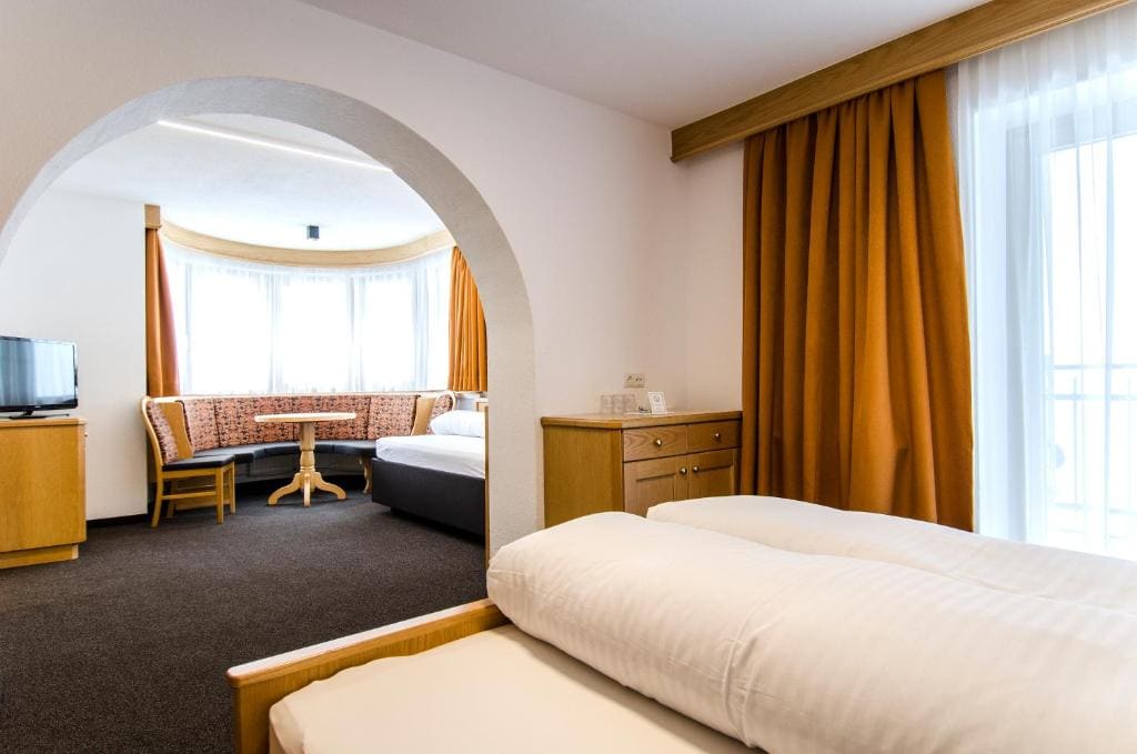 Triple Room with Balcony room - Image 2