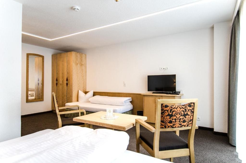 Triple Room with Terrace room - Image 3