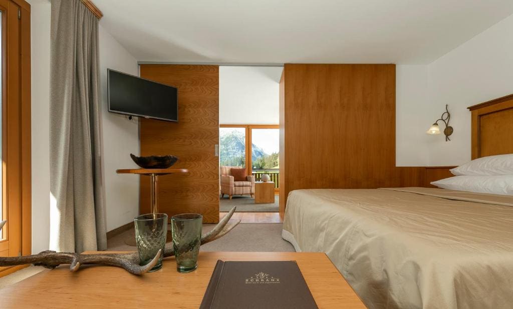 Classic Suite with Balcony room - Image 2