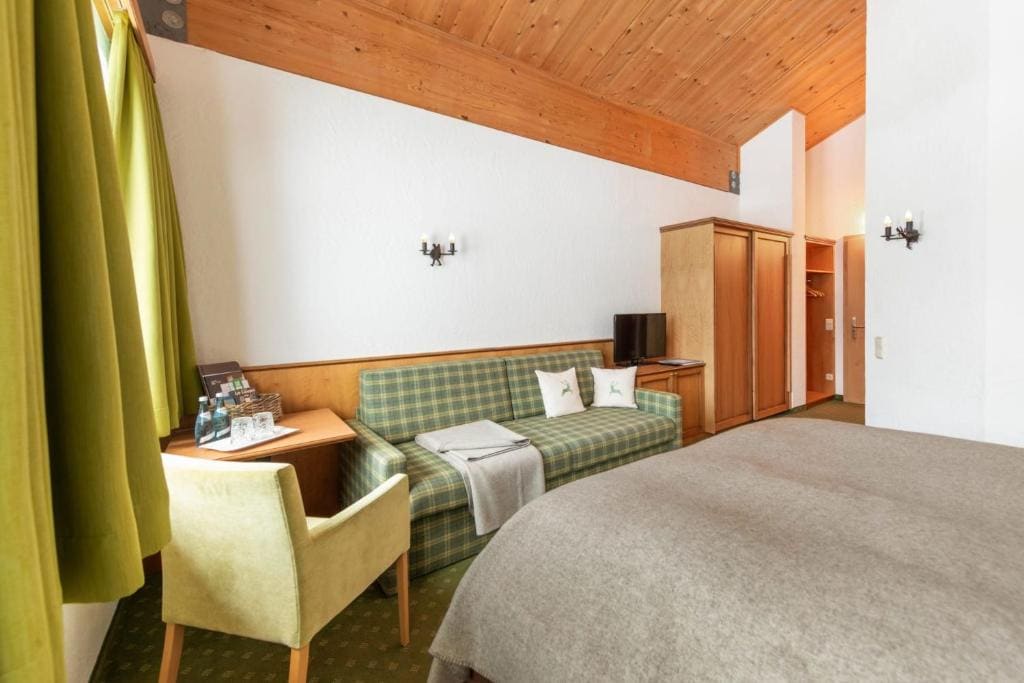 Double Room with Mountain View room - Image 1