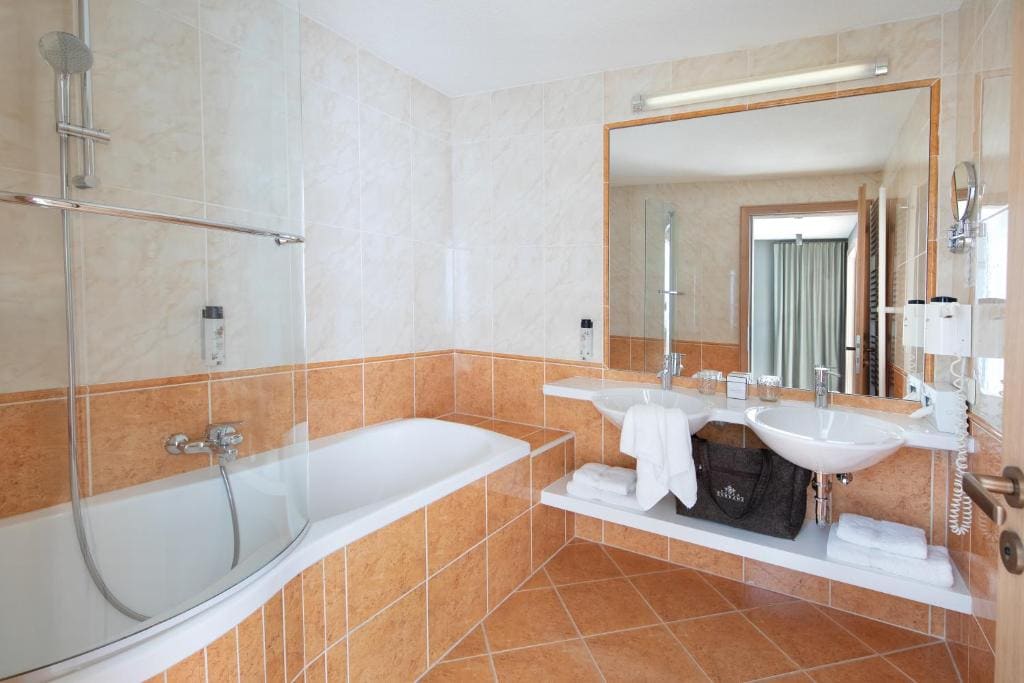 One-Bedroom Suite room - Image 3