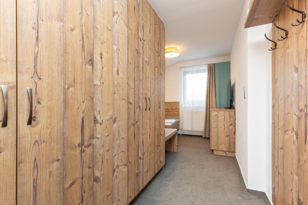 Apartment with Mountain View room - Image 1