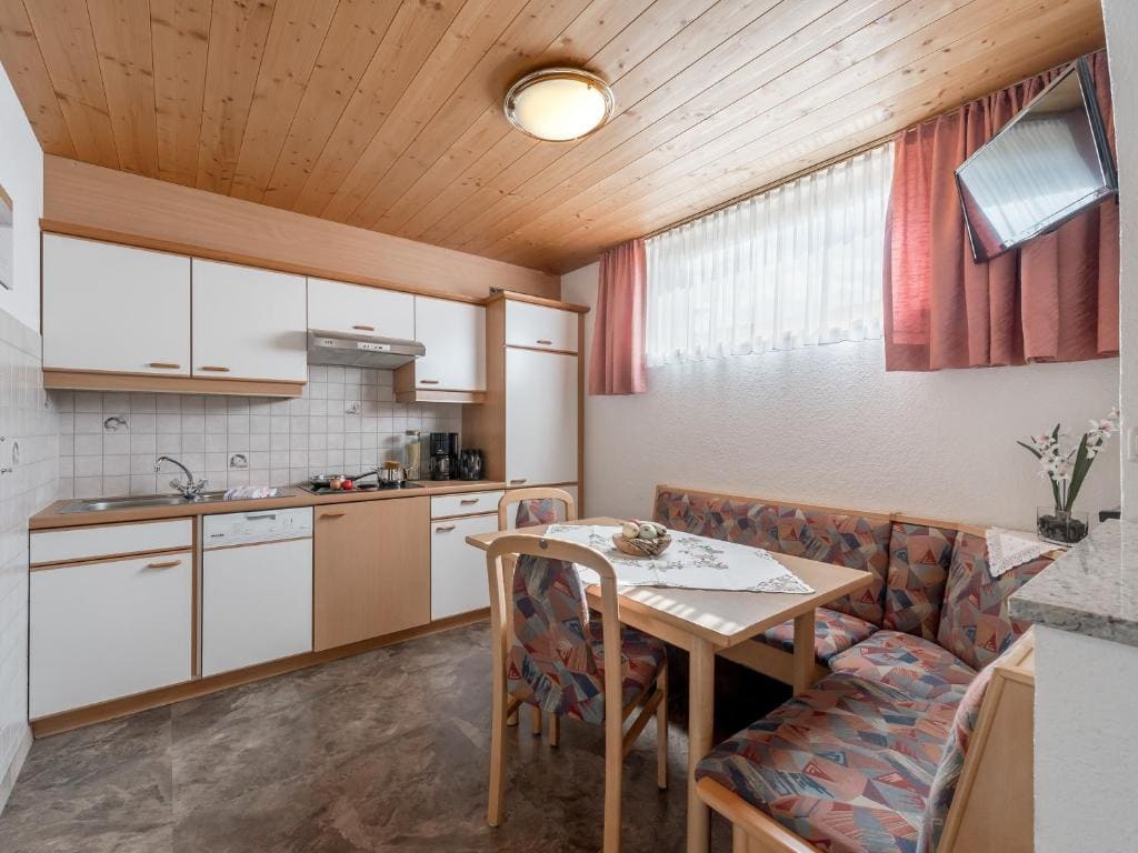 Two Bedroom Apartment - Basement room - Image 1