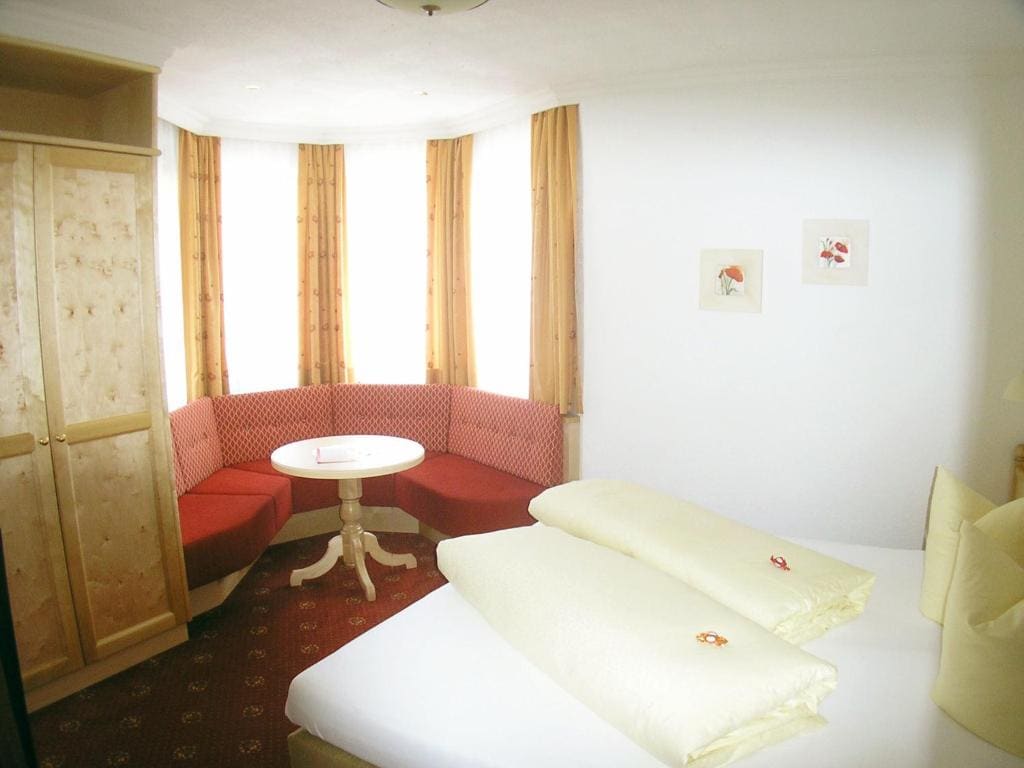 Family Room room - Image 2