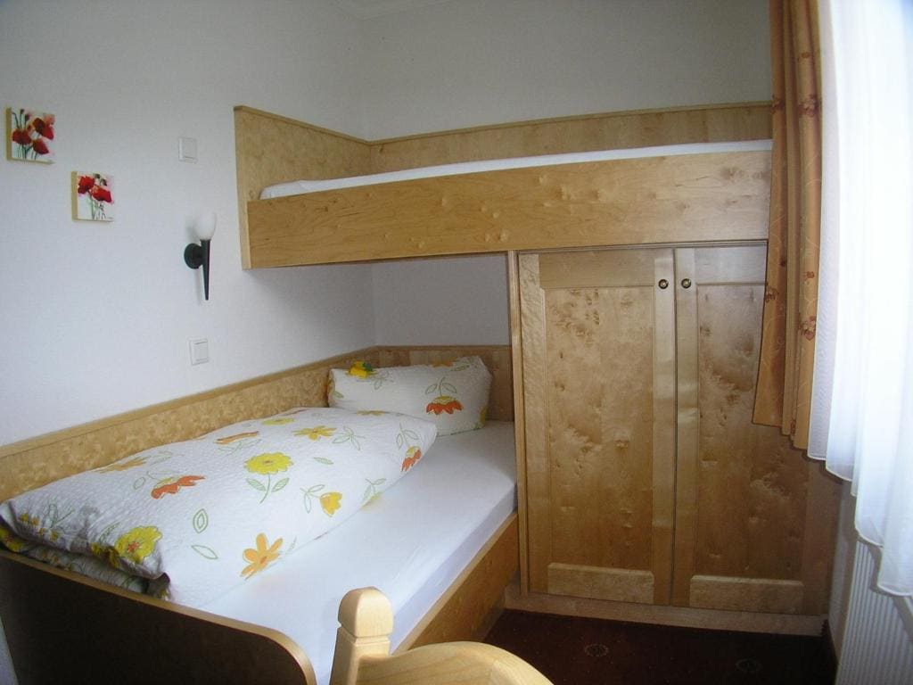 Family Room room - Image 1