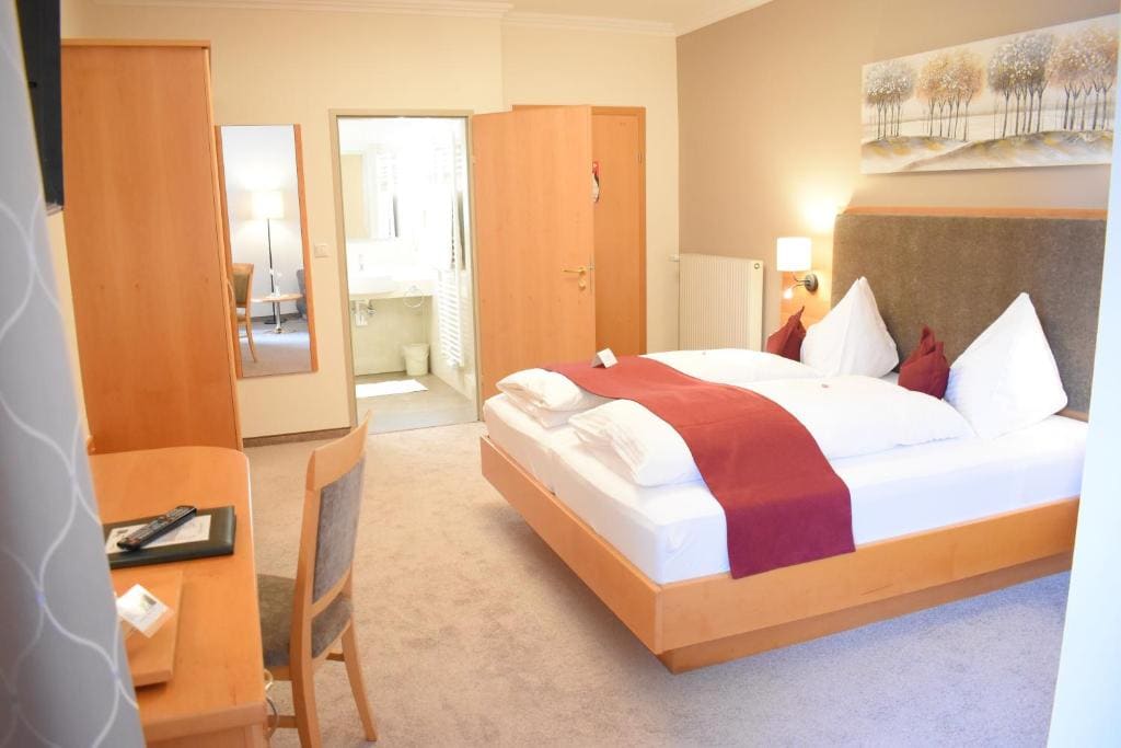 Large Double Room room - Image 3