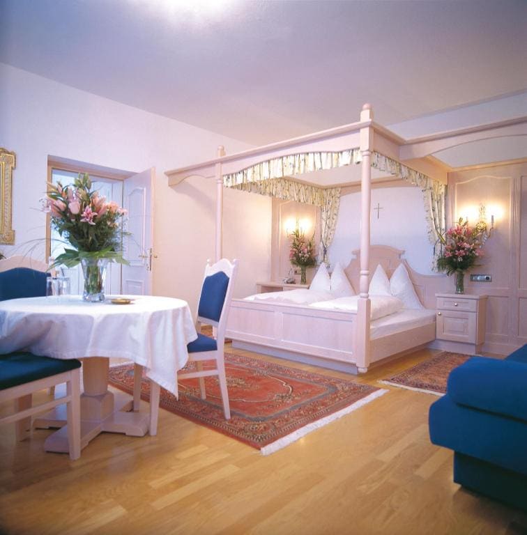 Family Room room - Image 1