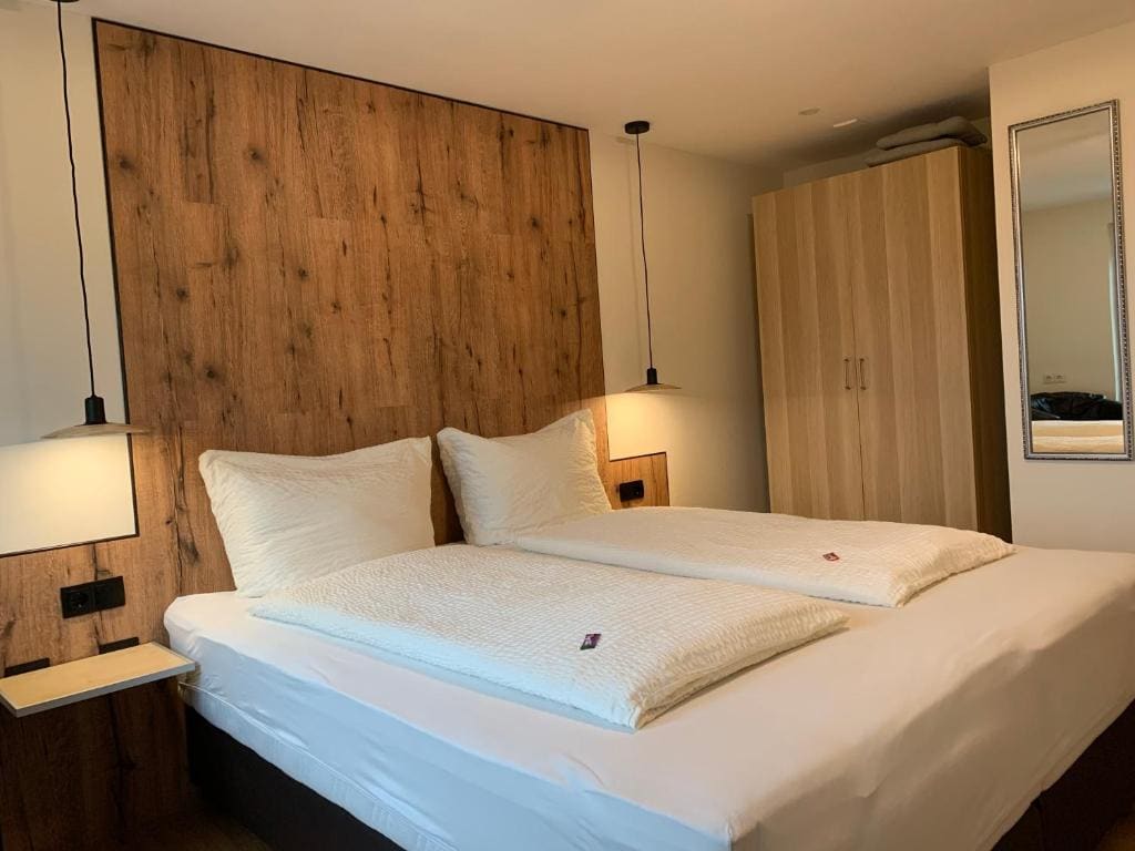Deluxe Room With Balcony room - Image 1