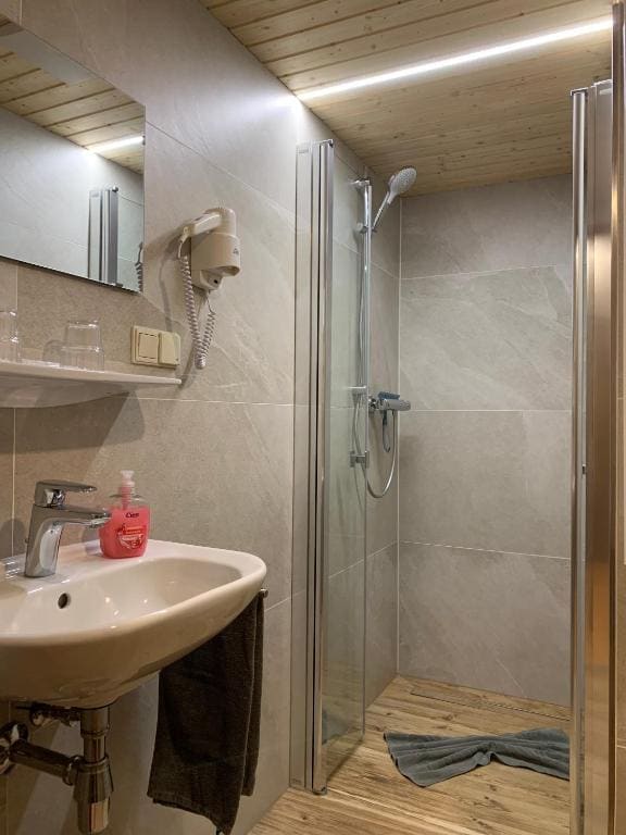 Deluxe Room With Balcony room - Image 3