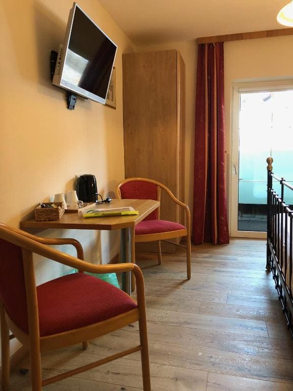 Standard Double Room with Balcony room - Image 2