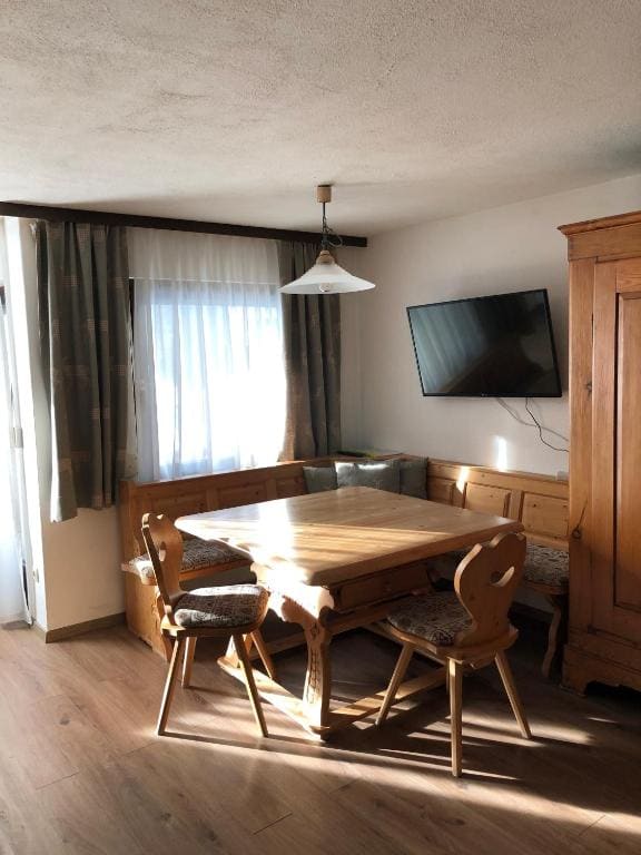 Studio Apartment with Balcony room - Image 2